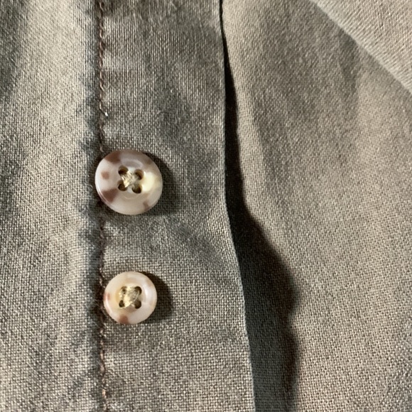 Men’s Carhartt brown, short sleeve, button up shirt.  Pockets on chest.  Size L - Picture 5 of 8